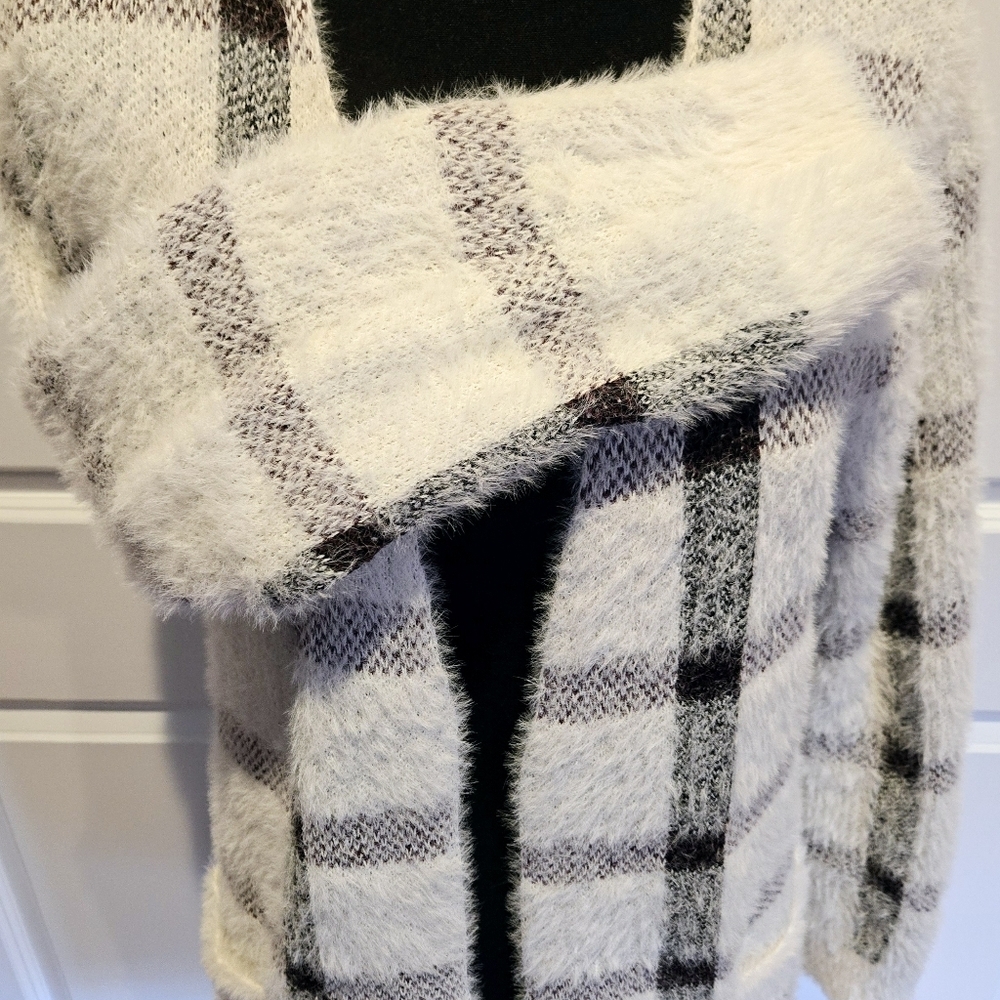 A. BYER Eyelash Long Coatigan Winter White Black & Cranberry Large Plaid sz Lg - Picture 5 of 10